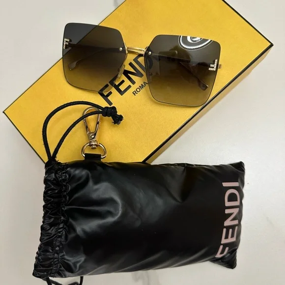 Fendi Oversized Rimless Square Sunglasses - Picture 7 of 12